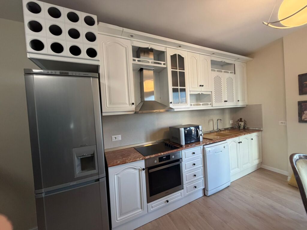 Apartament 1+1 per qera tek Rr.Elbasanit Jepet 1+1 per qera prane Lion Park.