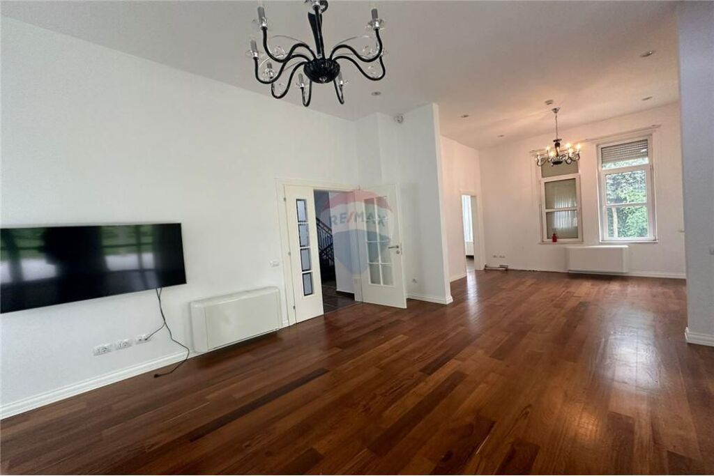 VILE ME QIRA NE ROLLING HILLS