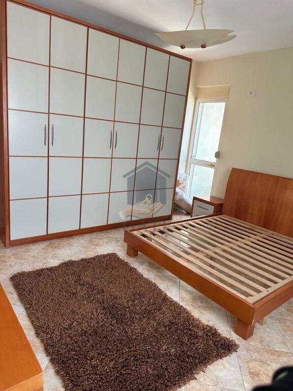 Jepet me qira apartament 1+1