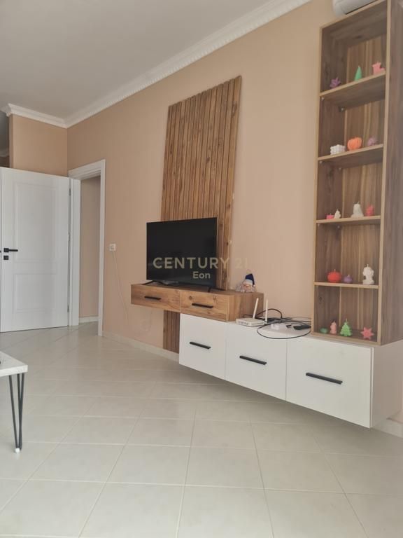 Shitet apartament 1+1 30m larg detit dhe Garazh në Qerret !