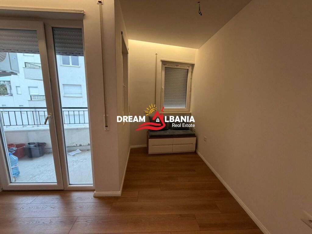 Shitet apartament 2+1 ne Qender te Tiranes prane Kafe Flora (ID 41211759)
