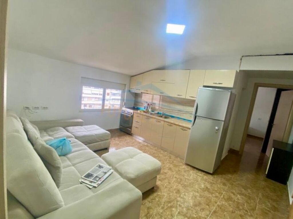 Shitet , Apartament 2+1 , Bulevardi Zogu I , Tirane