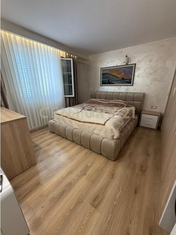 JEPET SUPER VILE ME QERA NE ISH -KENETE DURRES!