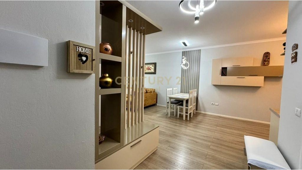 Apartament 2+1 për qira pranë Gjimnazit Petro Nini Luarasi, Tiranë - 81m²