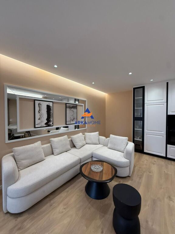 SHITET APARTAMENT 2+1+2 BALLKONE+POST PARKIMI "TE KOLOSEU, RRUGA E DURRESIT" 370.000 EURO