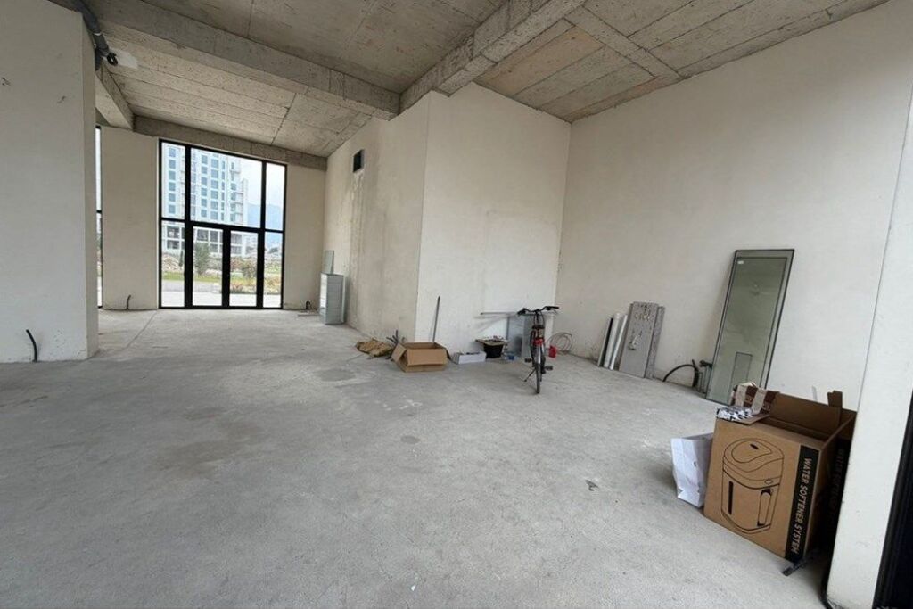 Shitet dyqan te rruga "Jordan Misja", Bulevard i Ri!