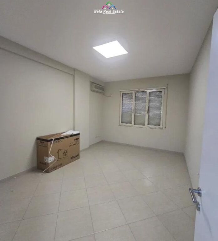 Zyre Me Qera 3+1+2 Tek Stacioni i Trenit (ID BZ2888) Tirane