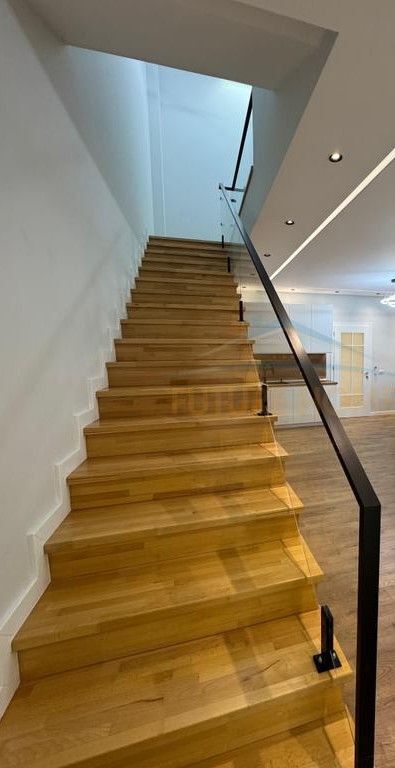 Qera, Vilë, Fresk, Tiranë