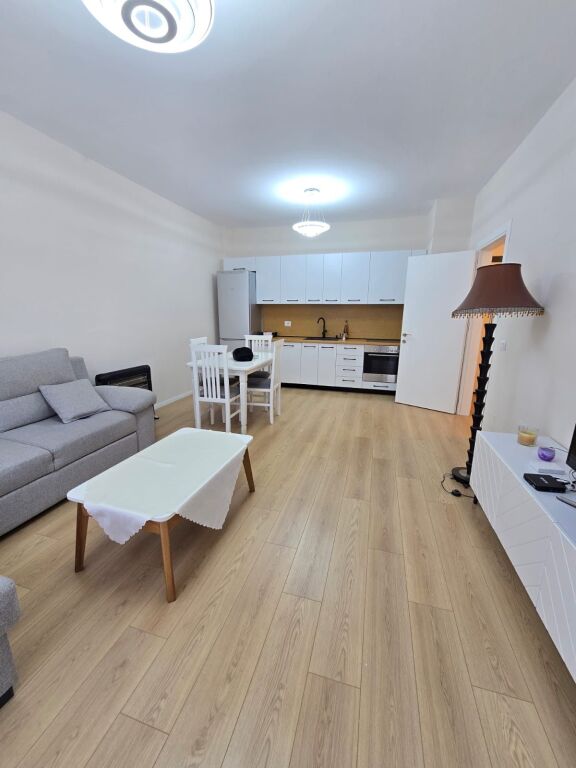 Jepet me qira 2+1+2 Fusha e Aviacionit 700€