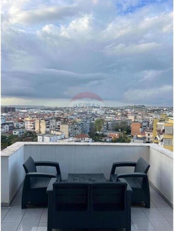 Apartament 2+1 per qira te Shkolla e Bashkuar!