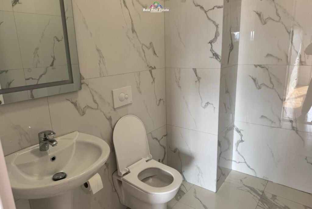 Apartament Me Qera 2+1 Ne Xhamllik ( ID B2201742) Tirane