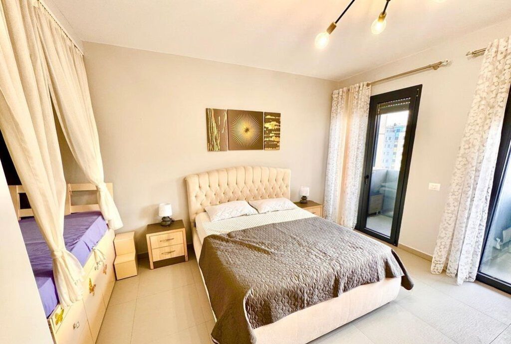 APARTAMENT 1+1 ME QERA, STADIUMI DINAMO!