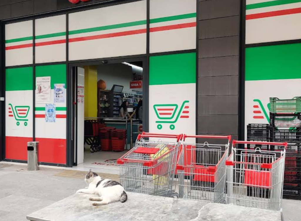 Qera, Ambient Biznesi, Rruga e Kosovarëve.