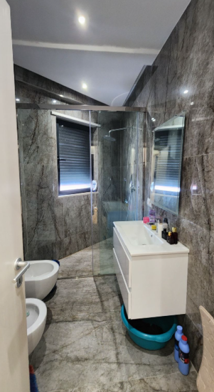 🏡 Shitet Apartament 2+1+2 – Rruga e Durrësit   