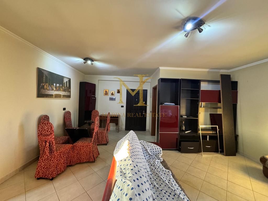 Shitet apartament 2+1+2 ne Durres, Stadiumi. 3 ballkon, 160m2 total