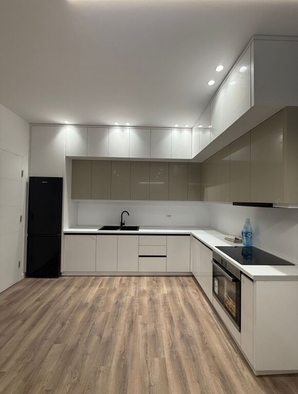 Jepet me qera apartament 1+1 tek Emerald Center