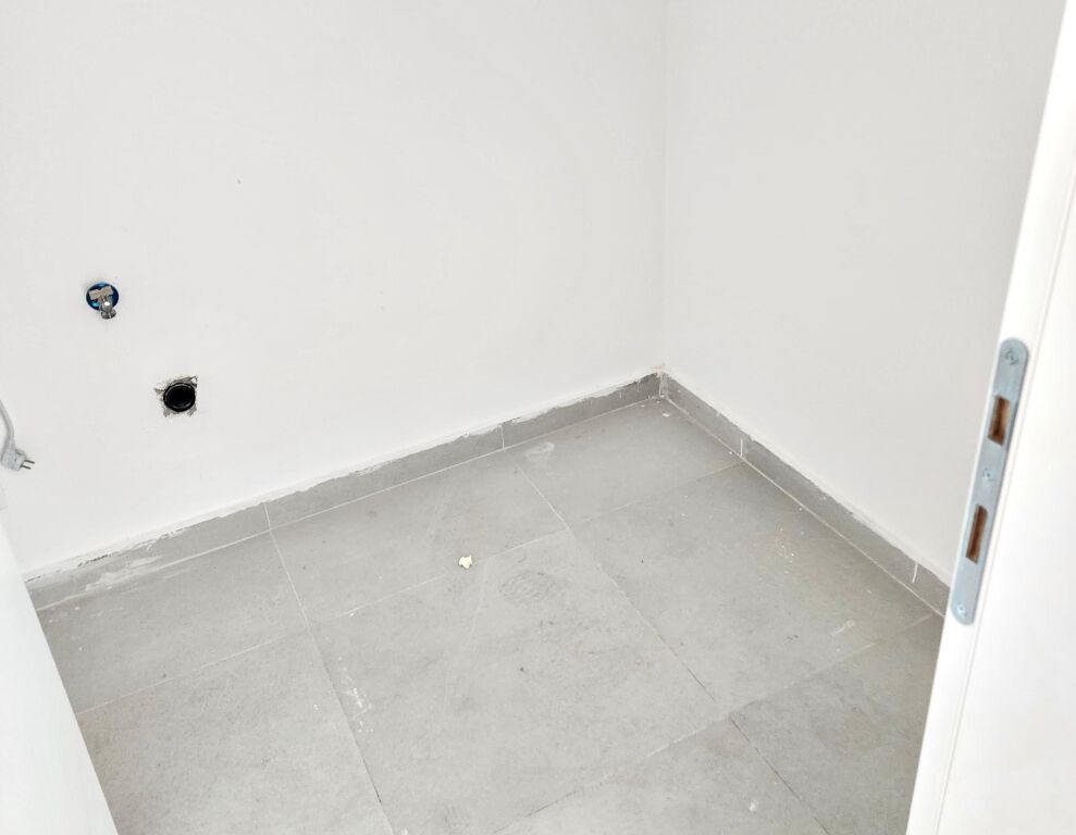 ☀️ Premium Office Space 📍 Lake View – Tirana Lake 135 m² | 3+1+2 WC &amp; 1 Parking Space + Huge Veranda With Stunning Views of Tirana Lake