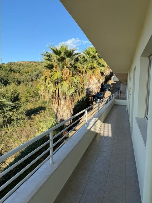 SHITET APARTAMENT 2+1 DHE VERANDE NE SHKEMBIN E KAVAJES, DURRES !