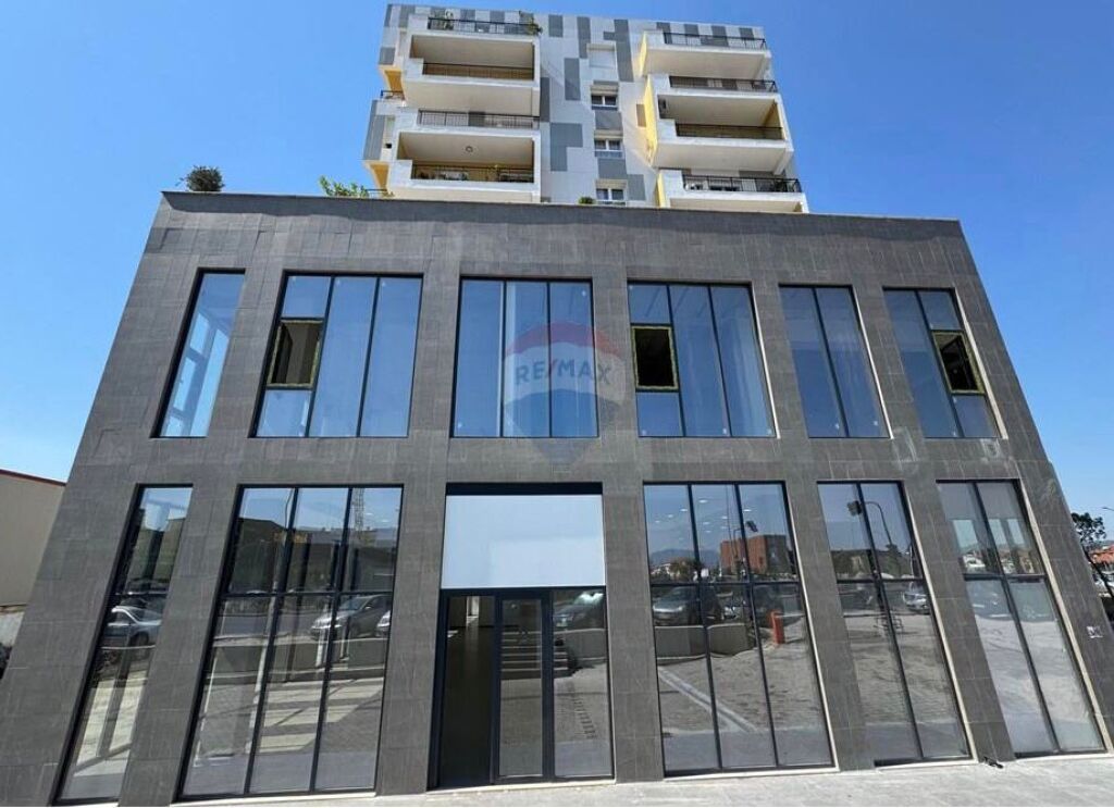 AMBIENT BIZNESI PER QIRA TE RRUGA DRITAN HOXHA ID: 530261046-491