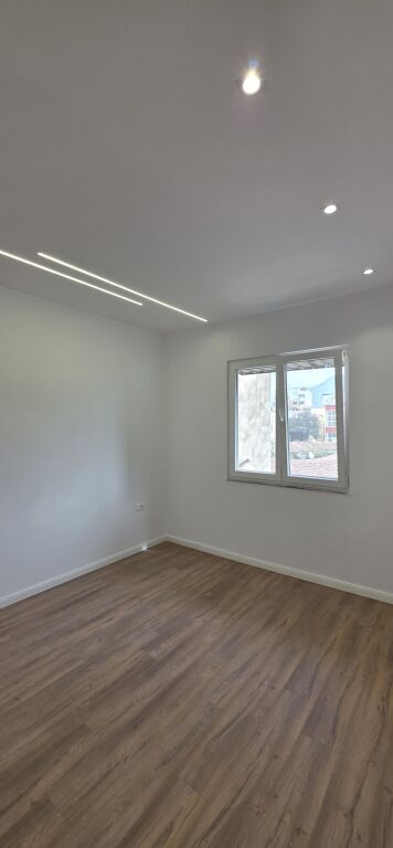 Rruga Bardhyl Shitet Apartament 2+1 buze  