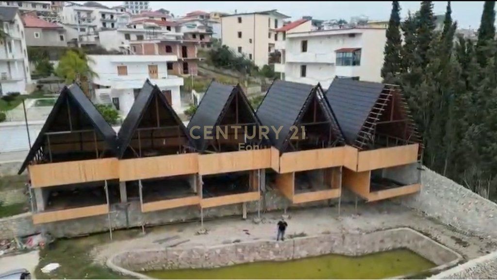 OKAZION, SHITET KOMPLEKS ME 5 VILA DRURI+ TOKE ARAPAJ, DURRES 250.000€