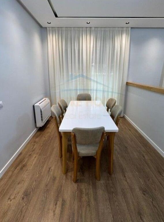 Qera, Vilë, Fresk, Tiranë