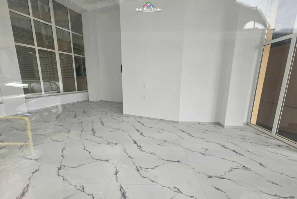 Negozio In Affitto Al Nuovo Mercato ( ID BD21844) Tirana