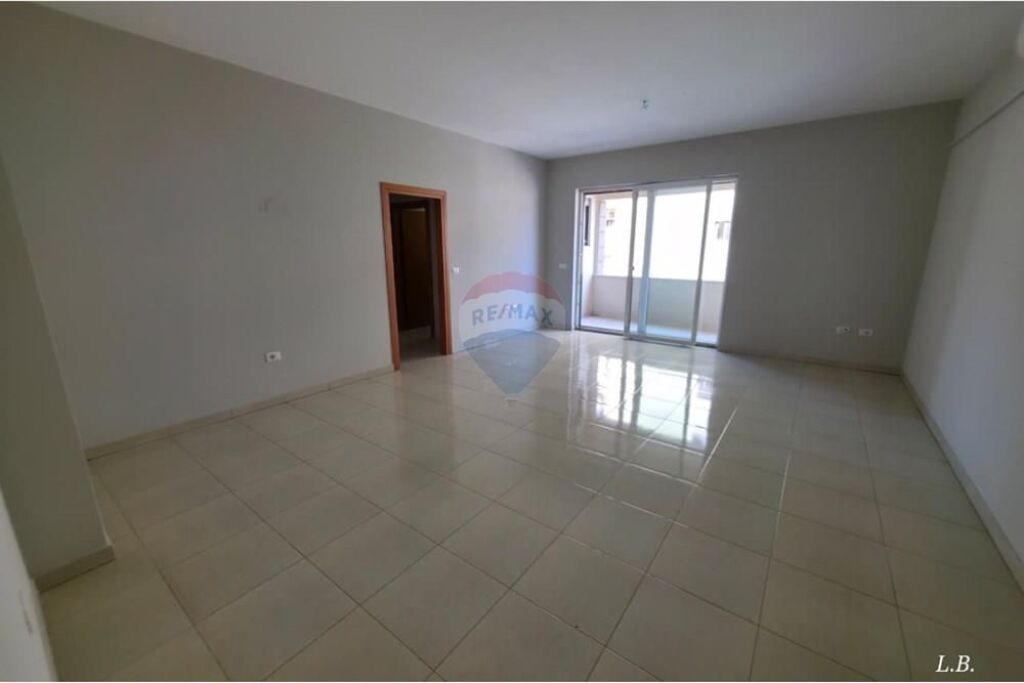 Zyrë - Për Qira - Rruga e Bogdanëve, Tiranë