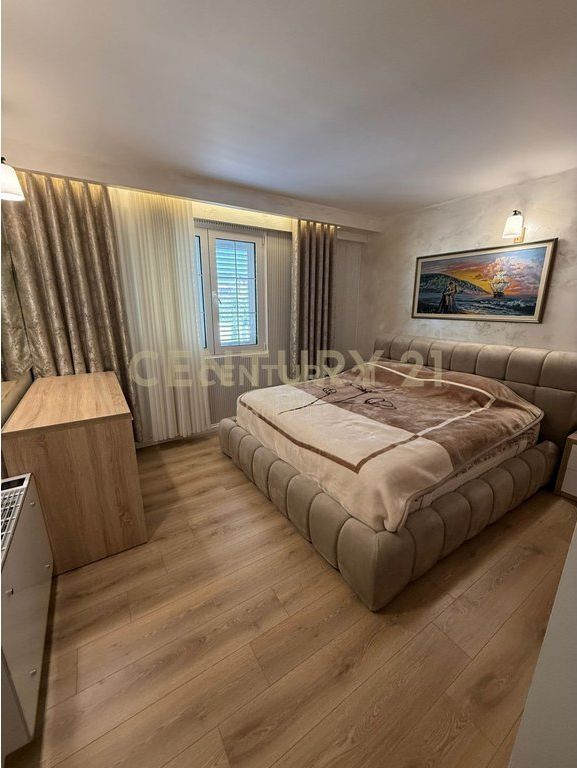 JEPET SUPER VILE ME QERA NE ISH -KENETE DURRES!