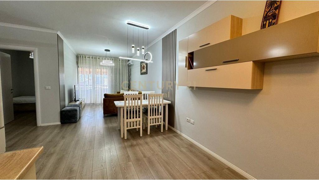 Apartament 2+1 për qira pranë Gjimnazit Petro Nini Luarasi, Tiranë - 81m²