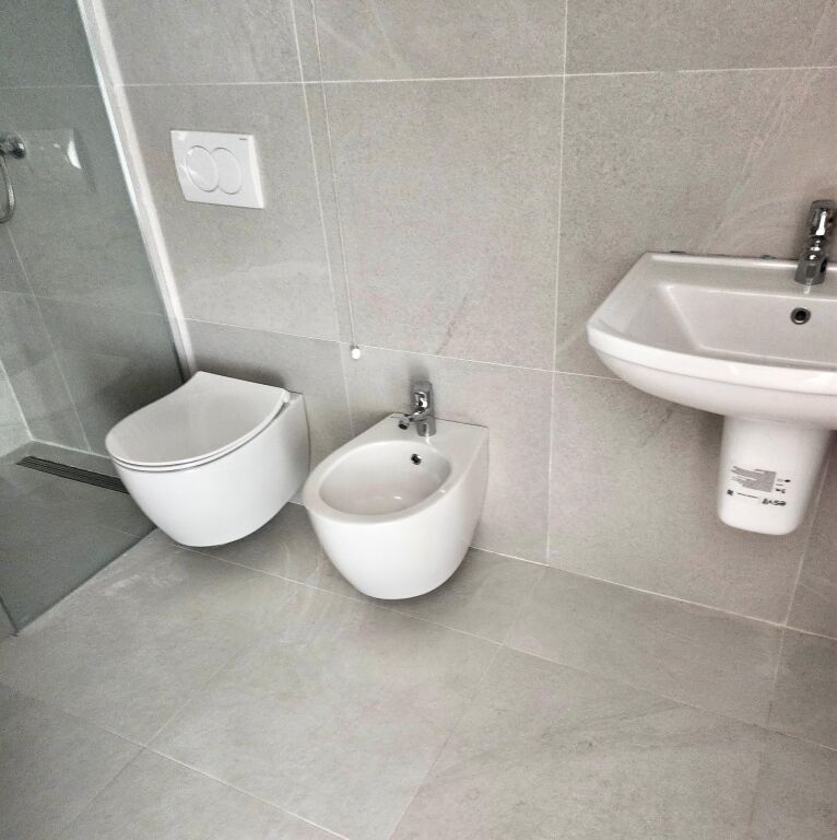 ☀️ Premium Office Space 📍 Lake View – Tirana Lake 135 m² | 3+1+2 WC &amp; 1 Parking Space + Huge Veranda With Stunning Views of Tirana Lake