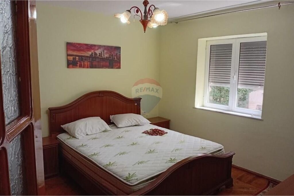 Apartment 1+1 for rent next to the American Embassy.