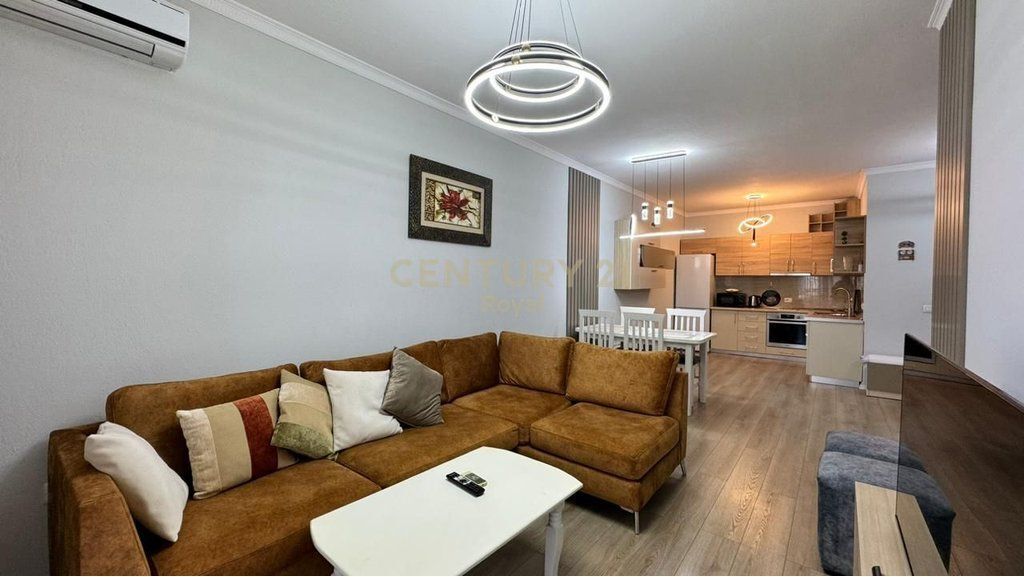 Apartament 2+1 për qira pranë Gjimnazit Petro Nini Luarasi, Tiranë - 81m²