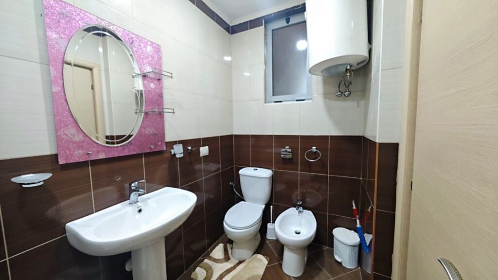 Jepet per qira Apartament 2+1+2 tualete+ Ballkon per qira ne Fresk!
