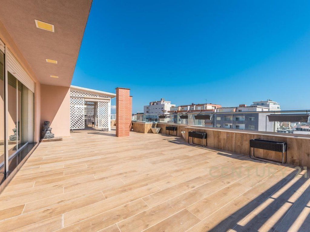 SHITET PENTHOUSE PRAKTIK PËR JETESË KOMODE!