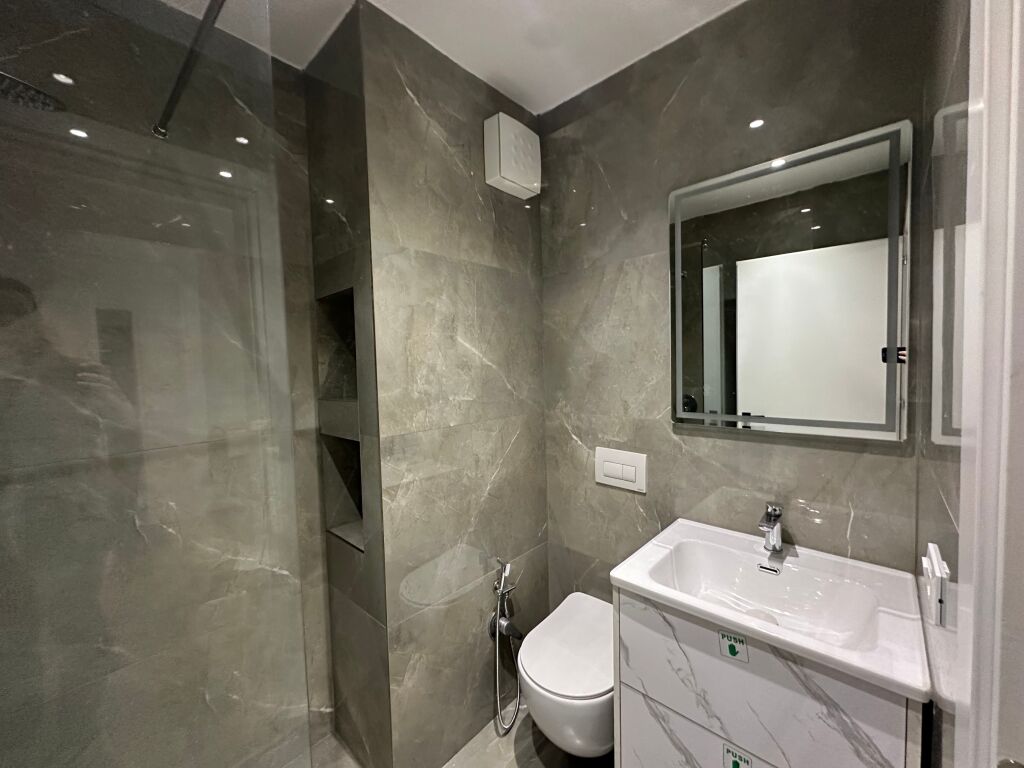 Qera 2+1+2 + Post parkimi,Rruga e Kosovareve Tirane.