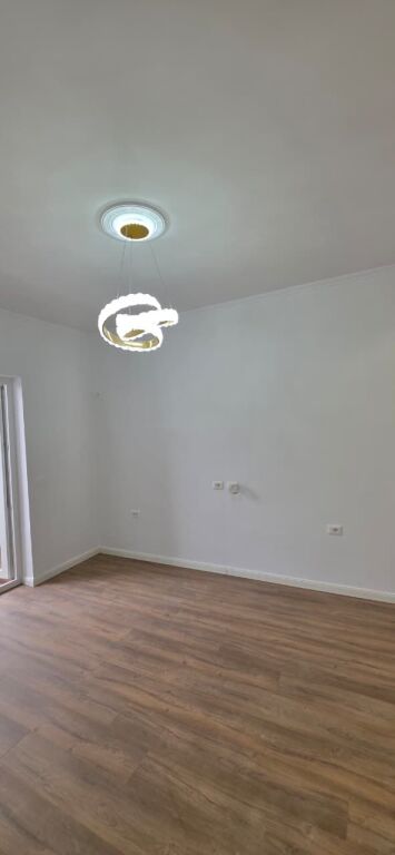 Shitet apartament 2+1 pranë rr. Bardhyl | VR111