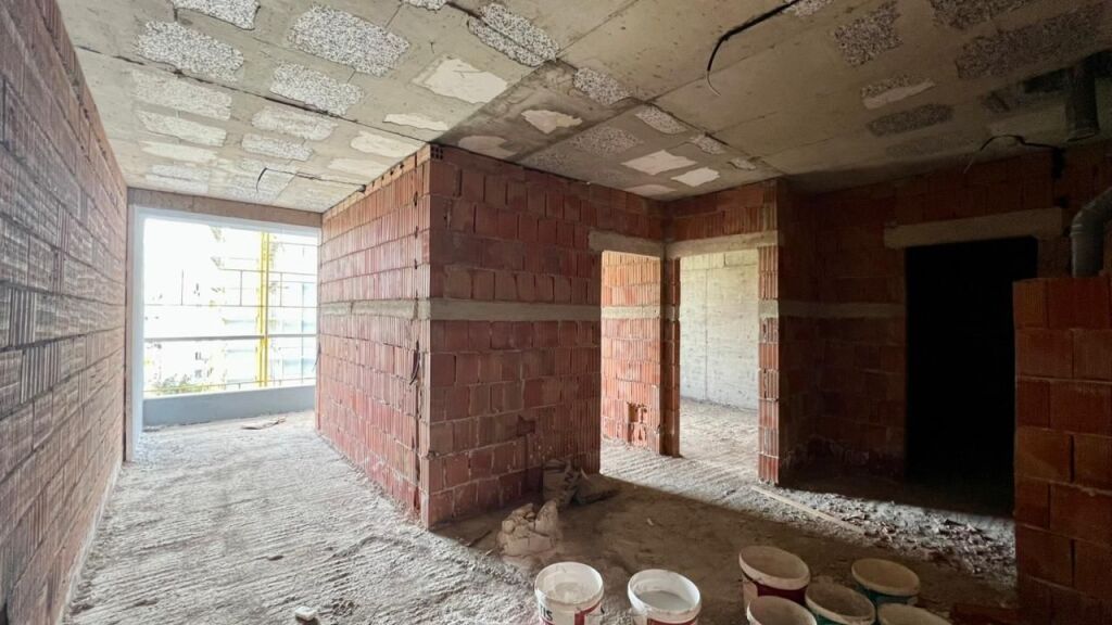 FOR SALE: 2+1 Apartment with Balcony (78 m²) 📍 Ali Demi – Idriz Dollaku Street Under Construction – Brick Phase || 6th Floor || €135,000 || Well-Connected Area 🏃🏻‍♂️