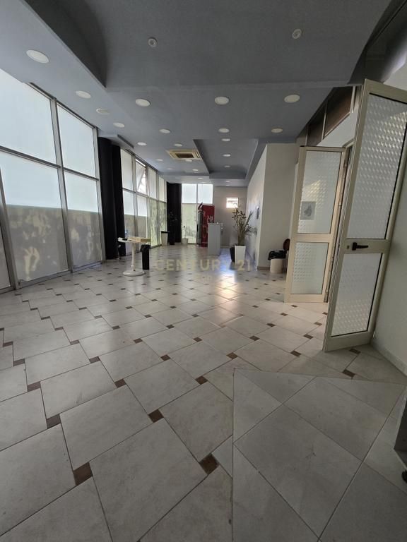 Ambient për Shitje në Durrës, pranë Rrugës Mujo Ulqinaku (1200 Euro/m2) !