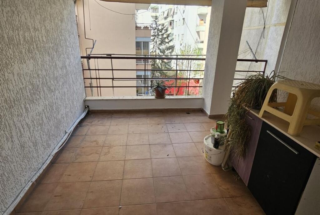 Tek Kopshti Botanik, ​Shitet Apartament 2+1 Me Hapësirë Të Bollshme!