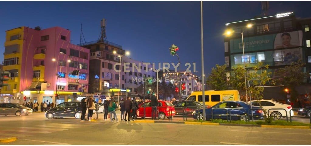 LOCALE COMMERCIALE PREMIUM IN AFFITTO IN VIA KAVAJËS