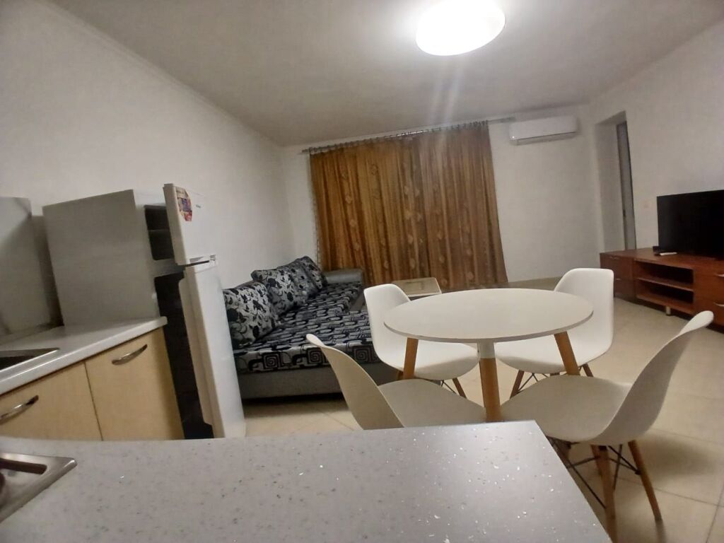 Jepet me qera apartament 1+1 prane Qendres ; Rruga Fortuzi
