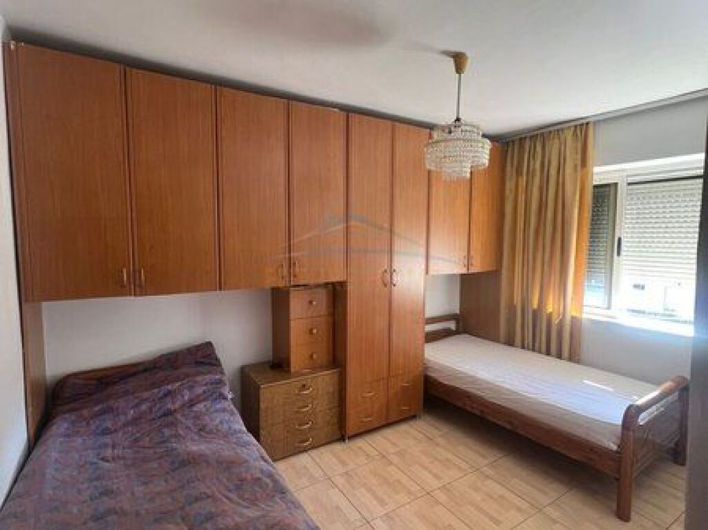 In vendita, Appartamento 3+1, Via Karl Gega, Tirana