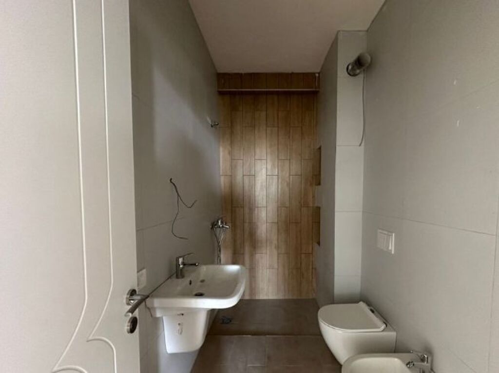 Zyrë moderne për qera– hapësirë funksionale për biznes