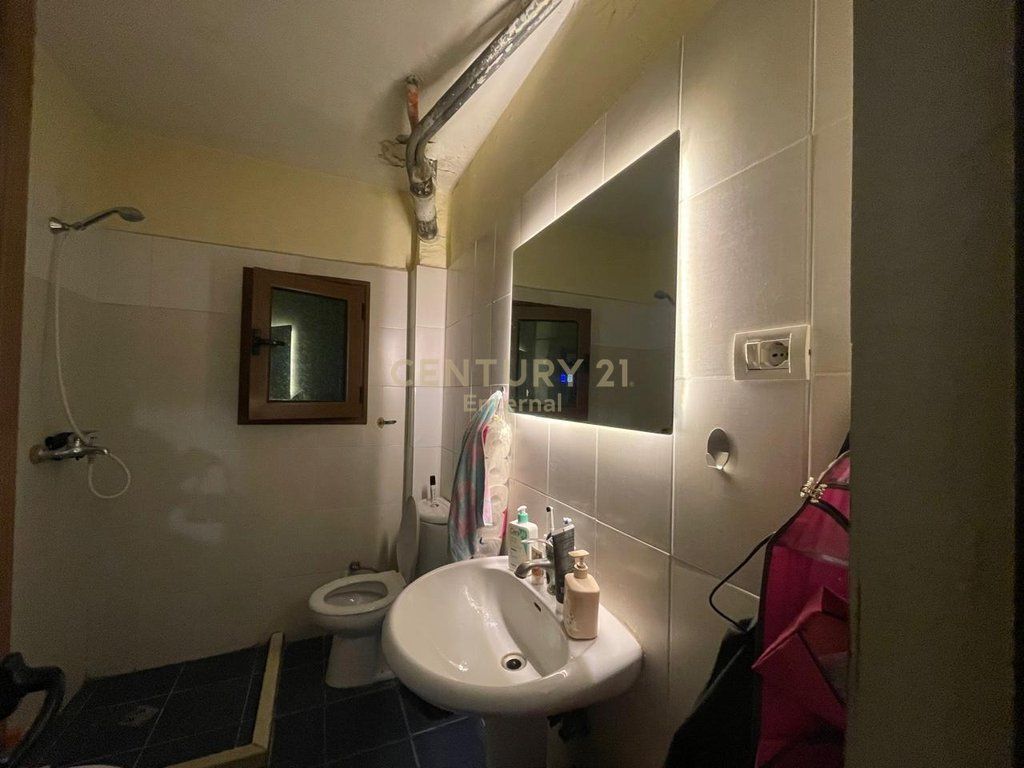 SHITET Apartament 1+1 – Rruga Irfan Tomini