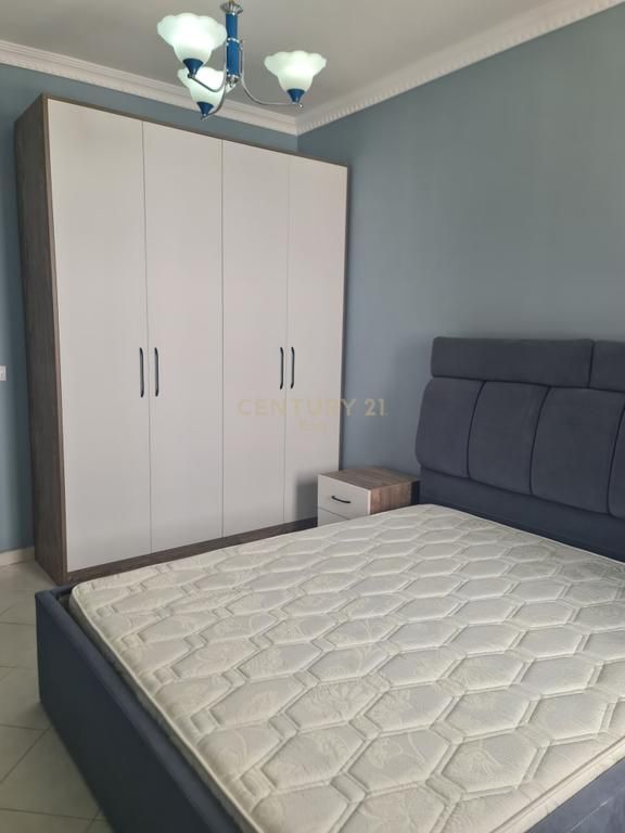Shitet apartament 1+1 30m larg detit dhe Garazh në Qerret !