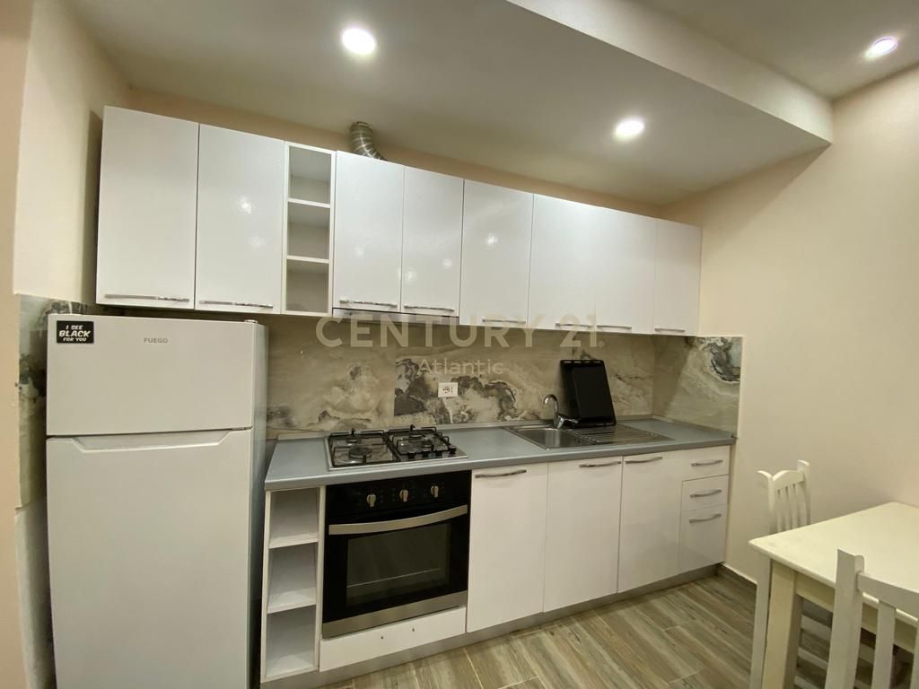 SHITET APARTAMENT 1+1 NE QENDER PRANE MUZEUMIT DURRES!