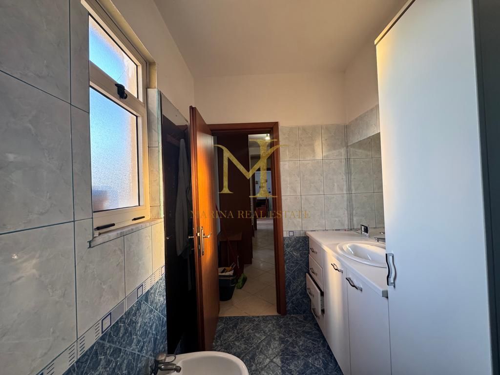 Shitet apartament 2+1+2 ne Durres, Stadiumi. 3 ballkon, 160m2 total