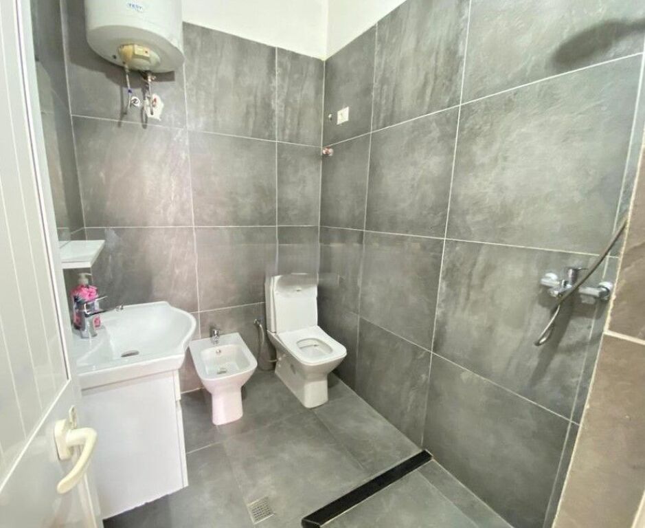 SHITET APARTAMENT 1+1 NE QENDER PRANE MUZEUMIT DURRES!