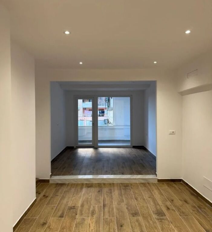 Rent | Business Premises | New Boulevard | 750 €/month